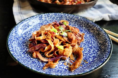 chicken-lo-mein-with-spicy-peanut-sauce-quick-easy image