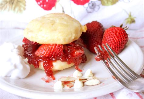 strawberry-shortcake-biscuit-scone-friends-drift-inn image