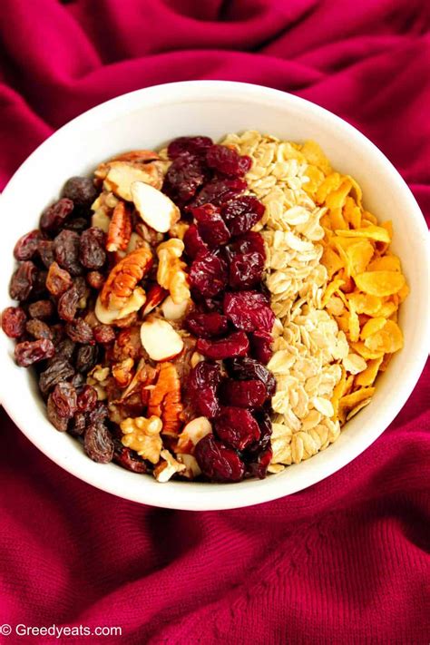 healthy-homemade-trail-mix-granola-greedyeats image