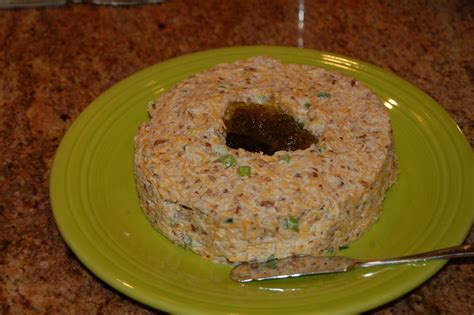 cheddar-cheese-ring-with-pepper-jelly-blogger image