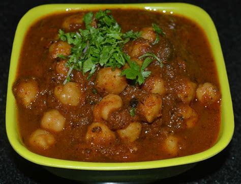 easy-pressure-cooker-chickpea-curry-chole-masala image