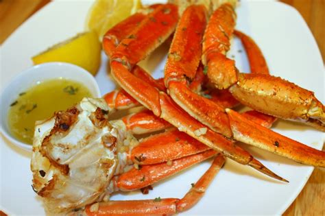 perfectly-baked-crab-legs-with-spicy-garlic-butter image