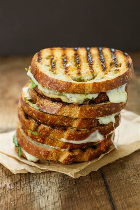 sun-dried-tomato-spinach-grilled-cheese-sandwich image