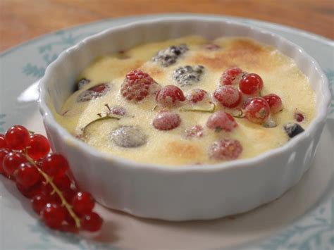 berry-gratin-with-champagne-sabayon image