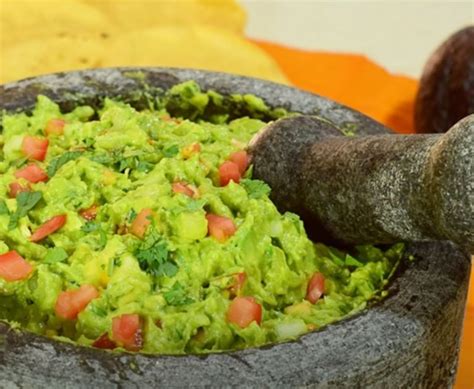 guacamole-en-molcajete-recipe-recipesnet image