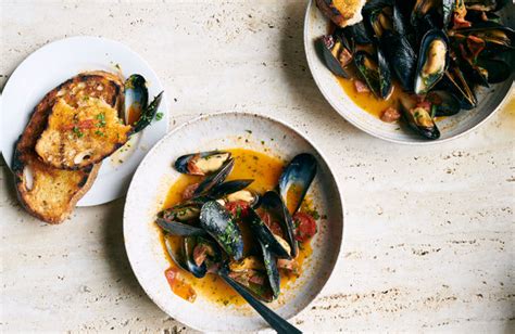 steamed-mussels-with-tomatoes-and-chorizo image