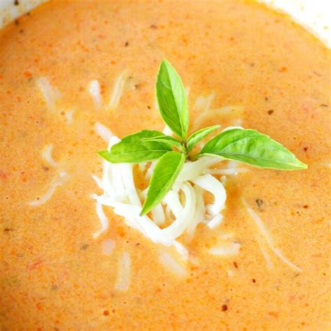creamy-tomato-bisque-with-fresh-tomatoes-salty image