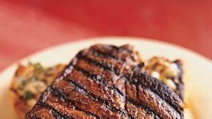 chipotle-rubbed-steaks-with-gorgonzola-toasts-bon image