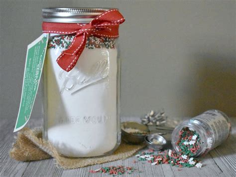 festive-sugar-cookie-mix-in-a-jar-with-free-printable-tag image