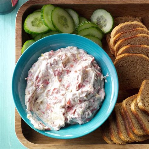 the-best-bread-pairing-for-your-favorite-spreads-and-dips image