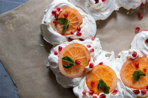 12-edible-wreath-recipes-for-your-next-holiday image