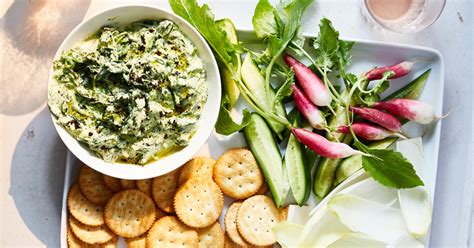 an-easy-spinach-dip-recipe-just-in-time-for-summer image