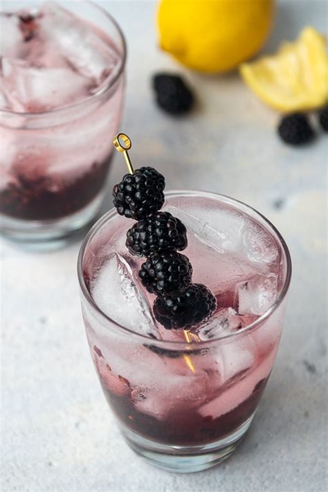 best-fresh-blackberry-cocktail-recipe-mamagourmand image