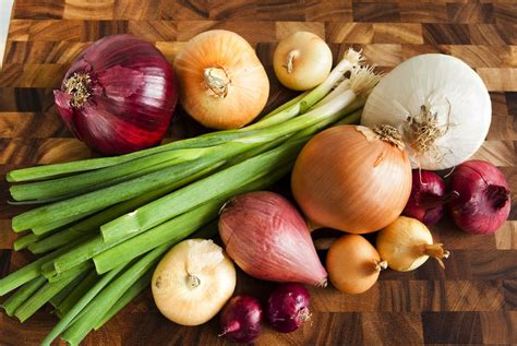 how-to-use-raw-onions-in-salads-the-spruce-eats image