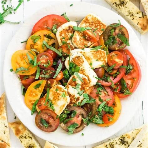 15-minute-halloumi-tomato-salad-happy-veggie-kitchen image