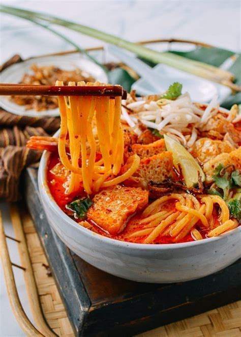 laksa-noodle-soup-authentic-recipe-the-woks-of-life image
