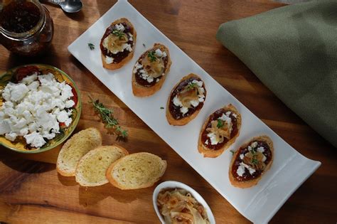 fig-goat-cheese-and-caramelized-onion-crostini image