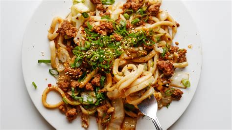 stir-fried-udon-noodles-with-pork-and-scallions-bon image
