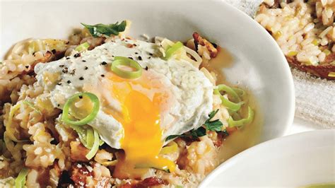 bacon-and-leek-risotto-with-poached-egg-recipe-bon image