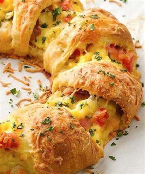 bacon-egg-and-cheese-brunch-ring-recipe-flavorite image