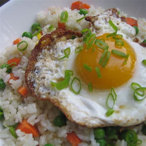 best-fried-eggs-with-garlic-rice-recipe-how-to-make image