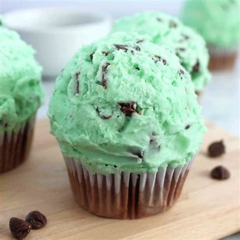 mint-chocolate-chip-cupcakes-recipe-mom-foodie image