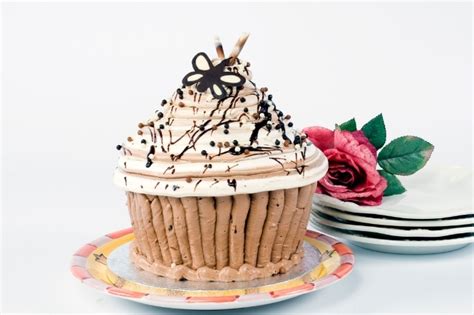the-perfect-giant-cupcake-recipe-cake-baker image