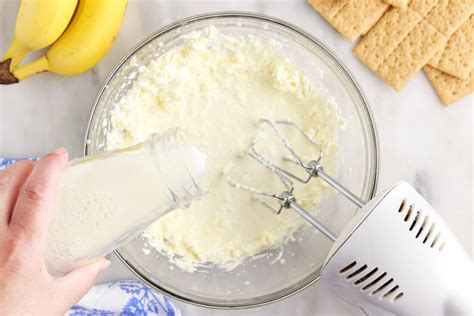 banana-cream-pie-icebox-cake-amandas-cookin image