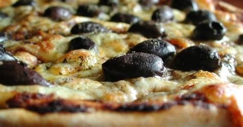 lebanese-olive-pizza-recipe-lebanese image