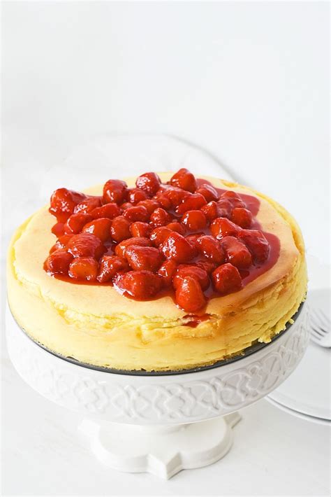 crustless-cheesecake-with-strawberries-rich-and image