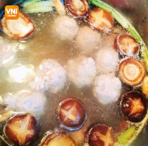 meatball-soup-with-bok-choy-vnifood image