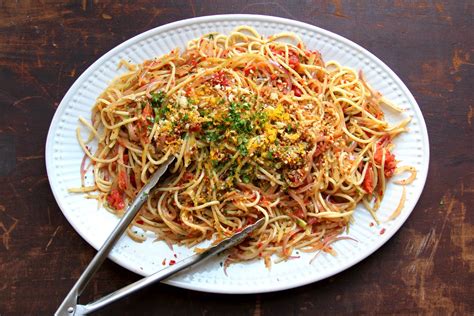 spaghetti-with-oven-roasted-tomatoes-and-caramelized-fennel image