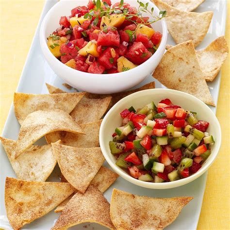cool-strawberry-salsa-with-cinnamon-tortilla-chips image