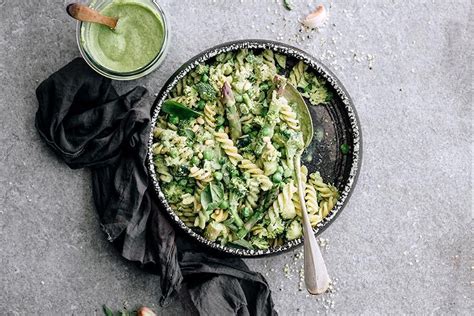 easy-vegan-pesto-pasta-high-protein-nutriciously image