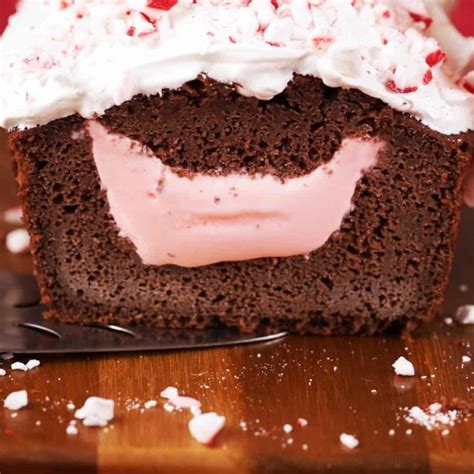 peppermint-ice-cream-chocolate-cake-hello-yummy image