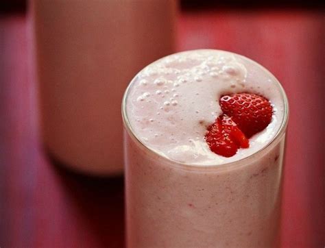 2-ways-to-make-strawberry-shake-dassanas-veg image