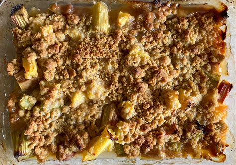 rhubarb-and-pineapple-crumble-super-simple image