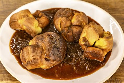 yorkshire-puddings-with-gravy-james-martin-chef image