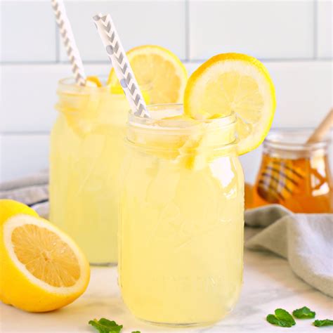 healthy-3-ingredient-lemonade-the-busy image