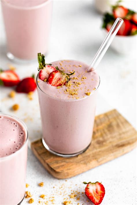strawberry-banana-protein-shake-eat-with-clarity image