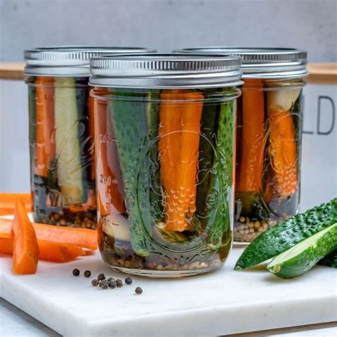 super-easy-homemade-refrigerator-pickles-clean image