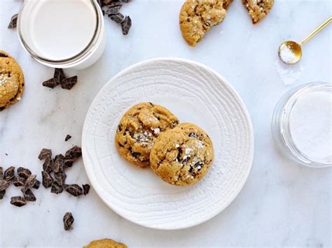 thick-and-chewy-vegan-chocolate-chip-cookies-honest-cooking image