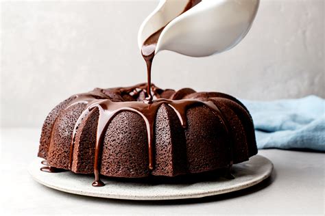 chocolate-glaze-recipe-for-cakes-and-desserts-the image