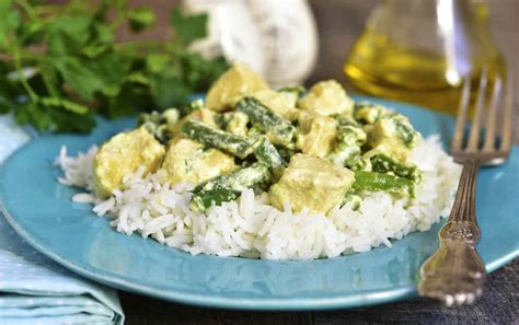 this-easy-and-creamy-thai-green-chicken-curry-is-divine image