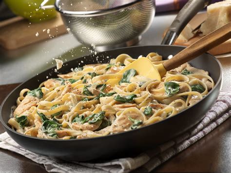 quick-easy-chicken-alfredo-prego-sauces-prego-pasta image