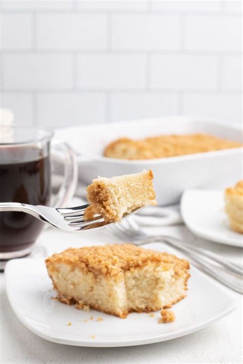 bisquick-coffee-cake-in-a-13x9-pan-everyday-family image