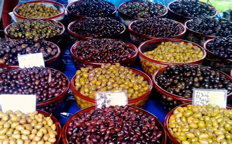 eat-olives-like-a-greek-olive-tomato image