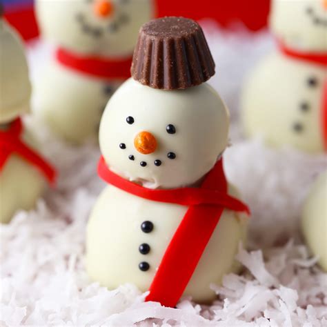easy-snowman-oreo-cookie-balls-mom-loves-baking image
