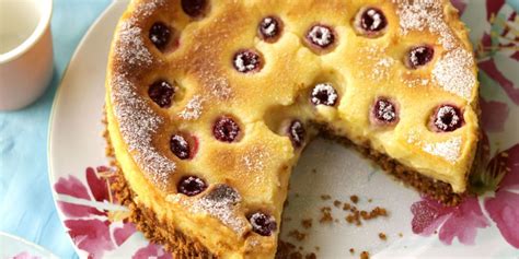 raspberry-amaretti-and-white-chocolate-cheesecake image