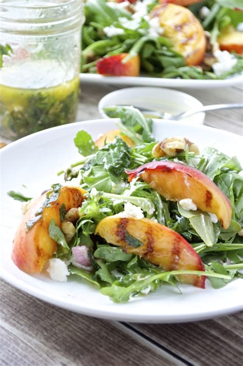 grilled-peach-and-arugula-salad-fashionable-foods image
